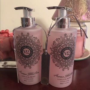 2 Vivian Gray Cream Hand Soaps 13.5 oz Bot…